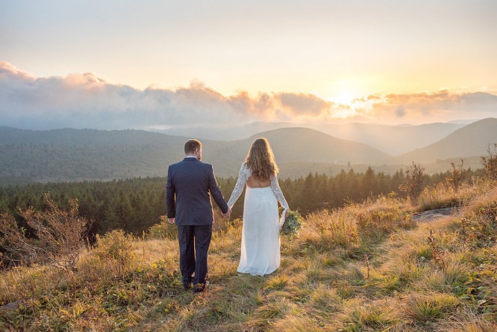 bride and groom sunset wedding photo