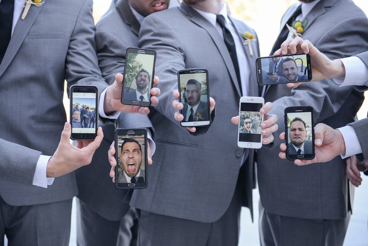 groom and groomsmen selfies