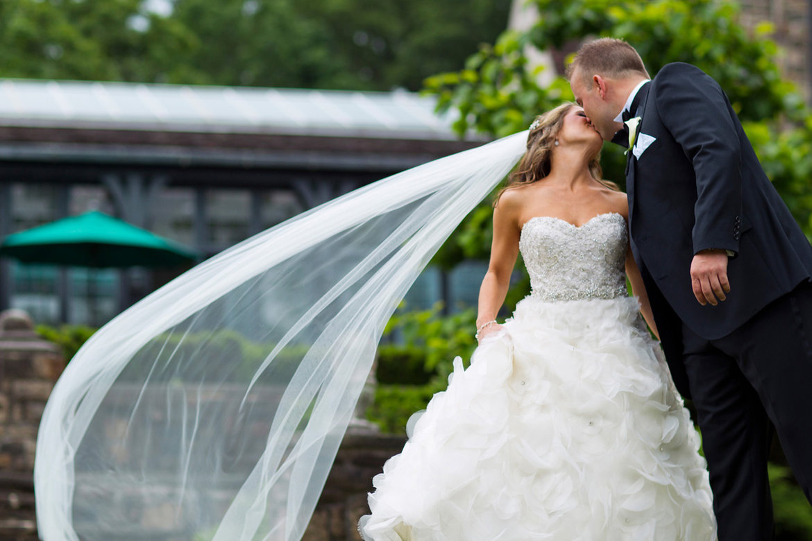 brides flowing veil