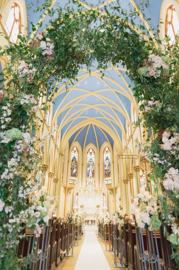 pretty church aisle decor