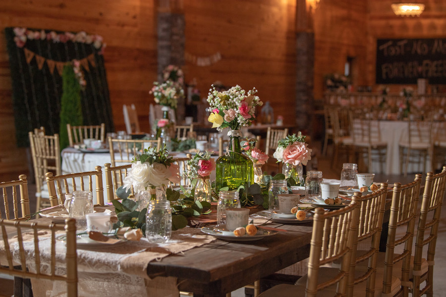 Simple and chic wedding centerpiece