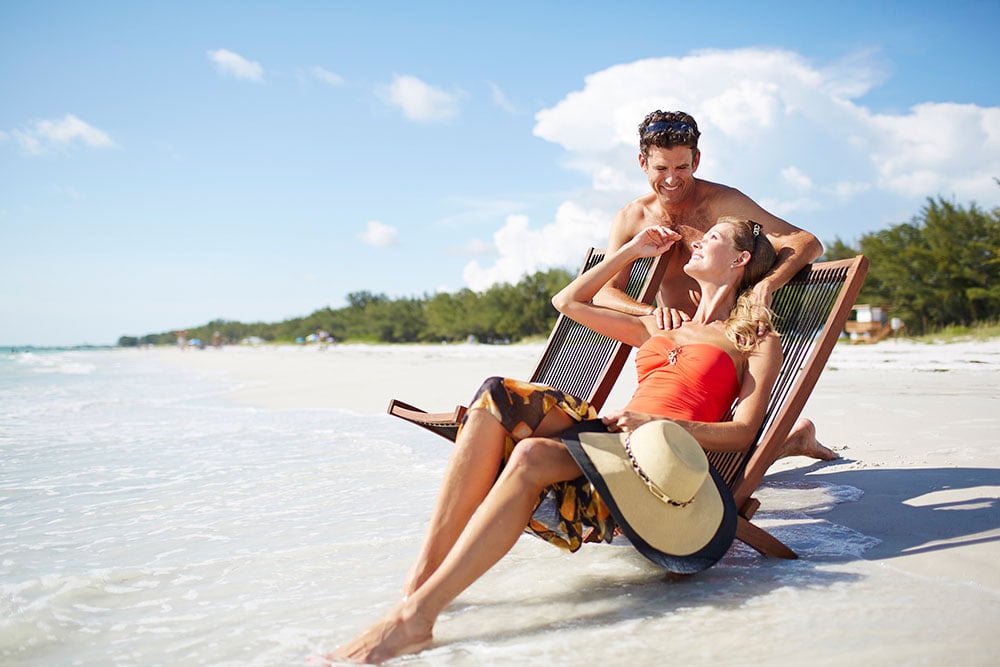 bradenton floridal couple on beach