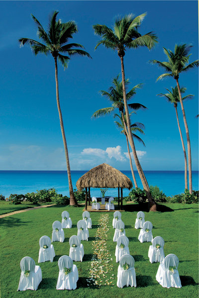 seaside ceremony in the dominican republic 