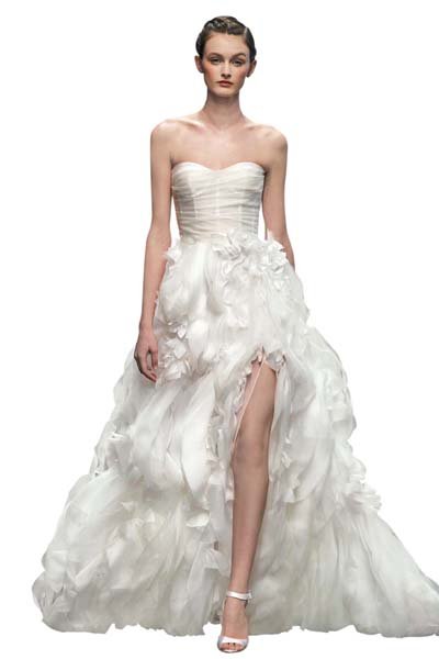 monique lhuillier wedding gown