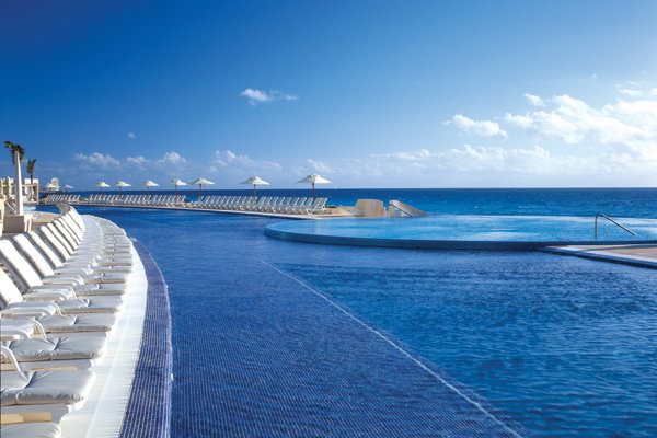 aqua cancun pool