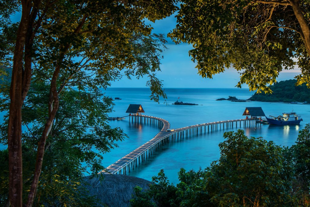 indonesia overwater bungalows