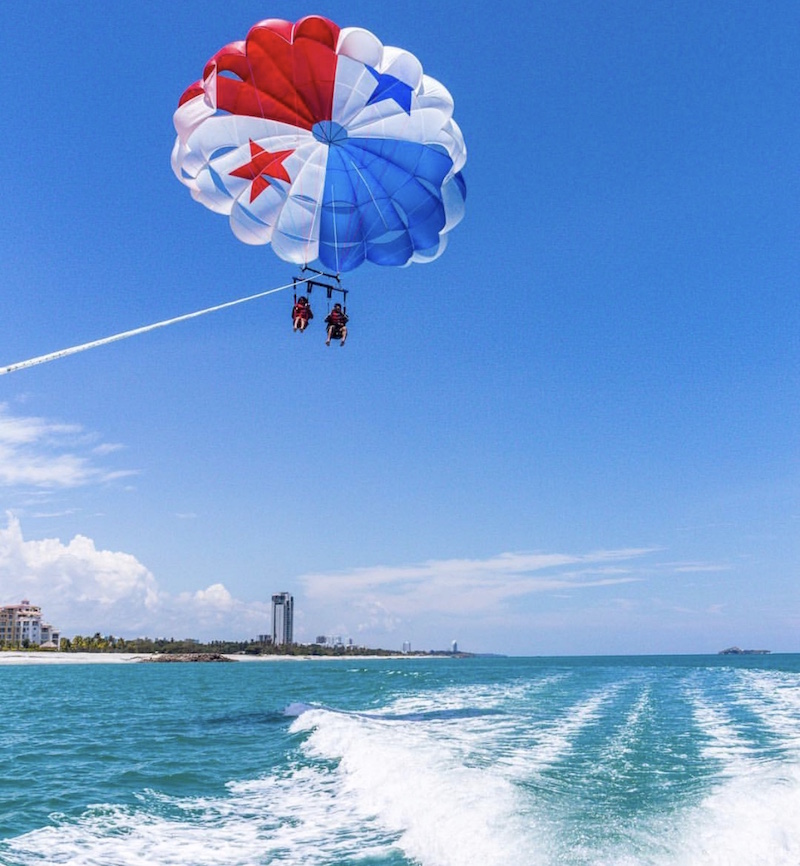 parasailing in panama