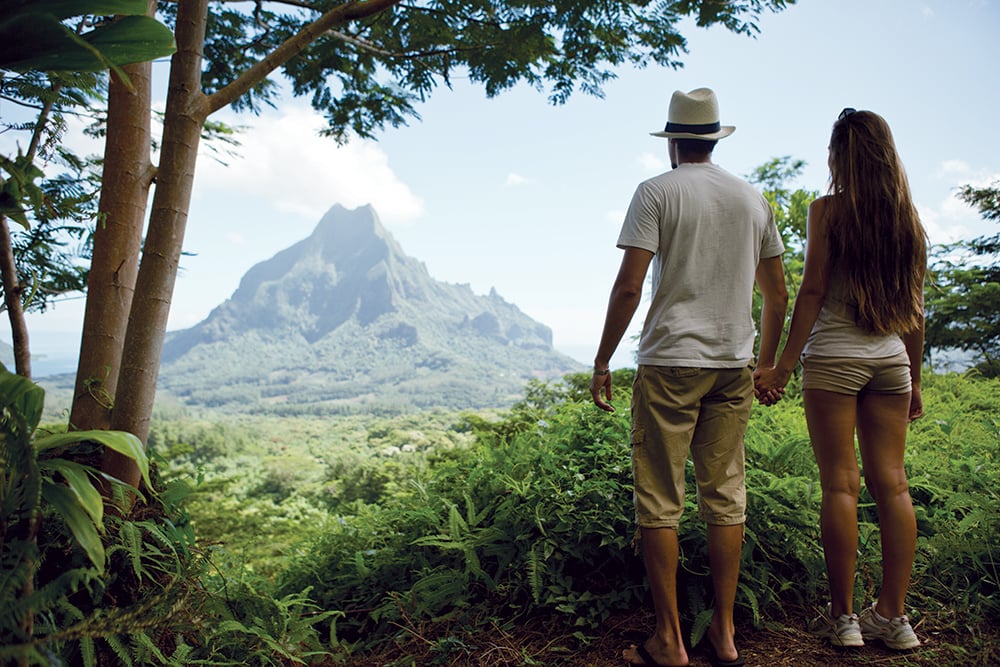 hiking in moorea french polynesia