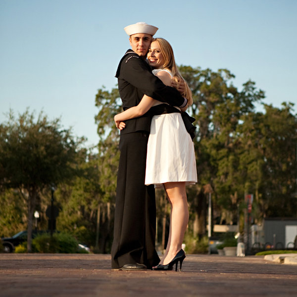 wars end kiss engagement photos