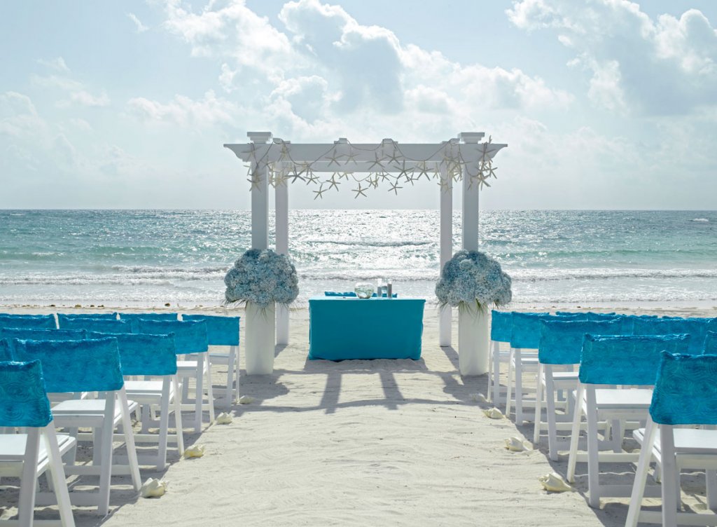 Karen Bussen Destination Wedding on the beach