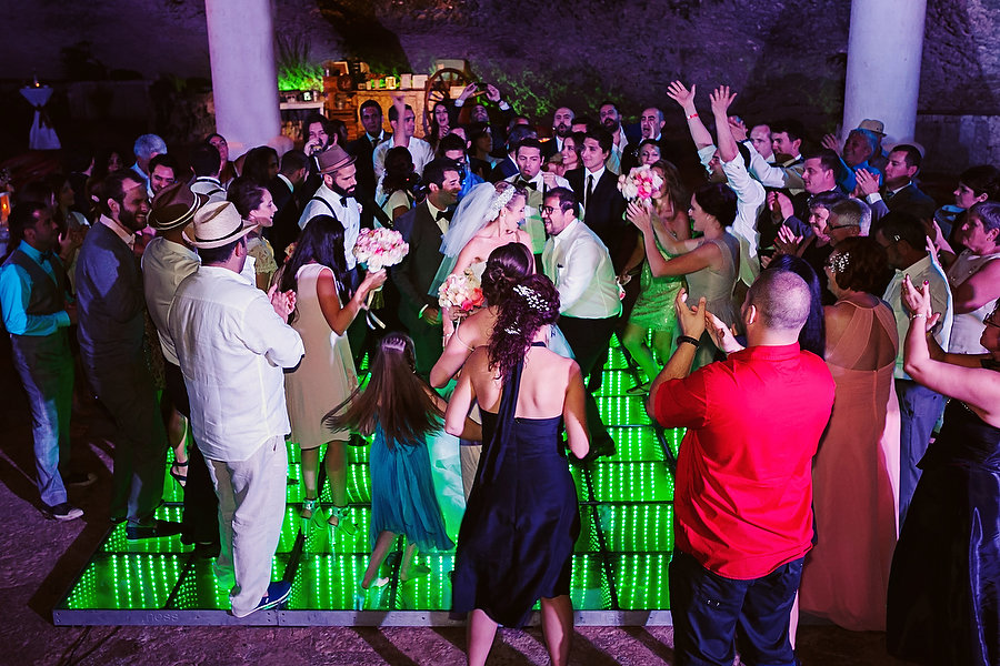 wedding guests dancing