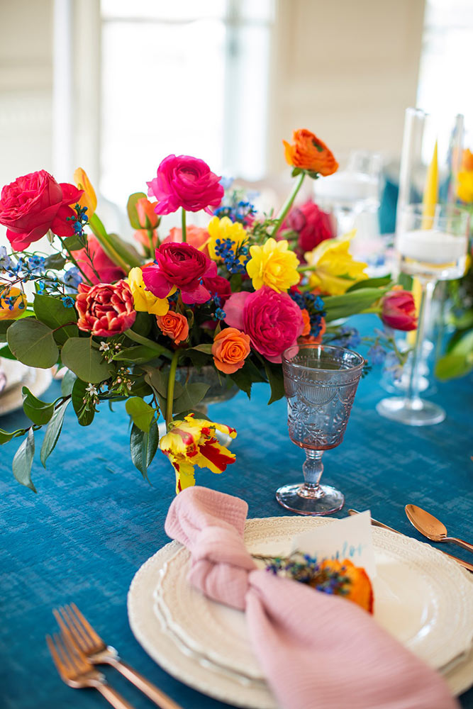 vibrant wedding flowers