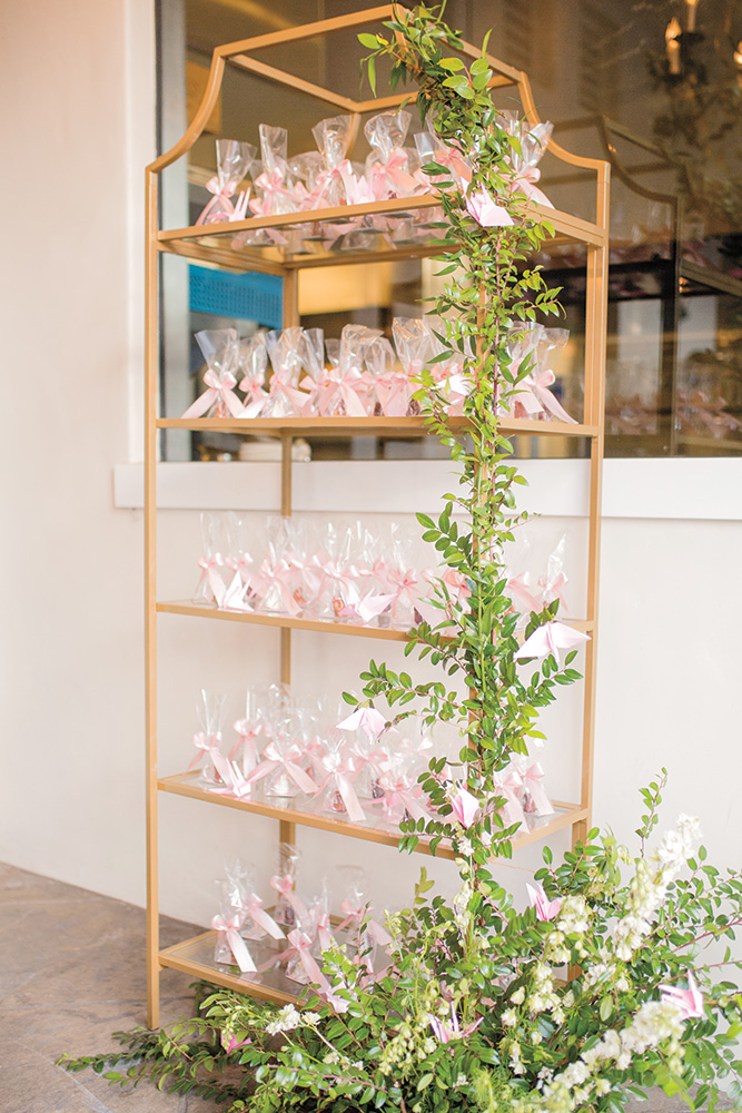 Wedding favor display 