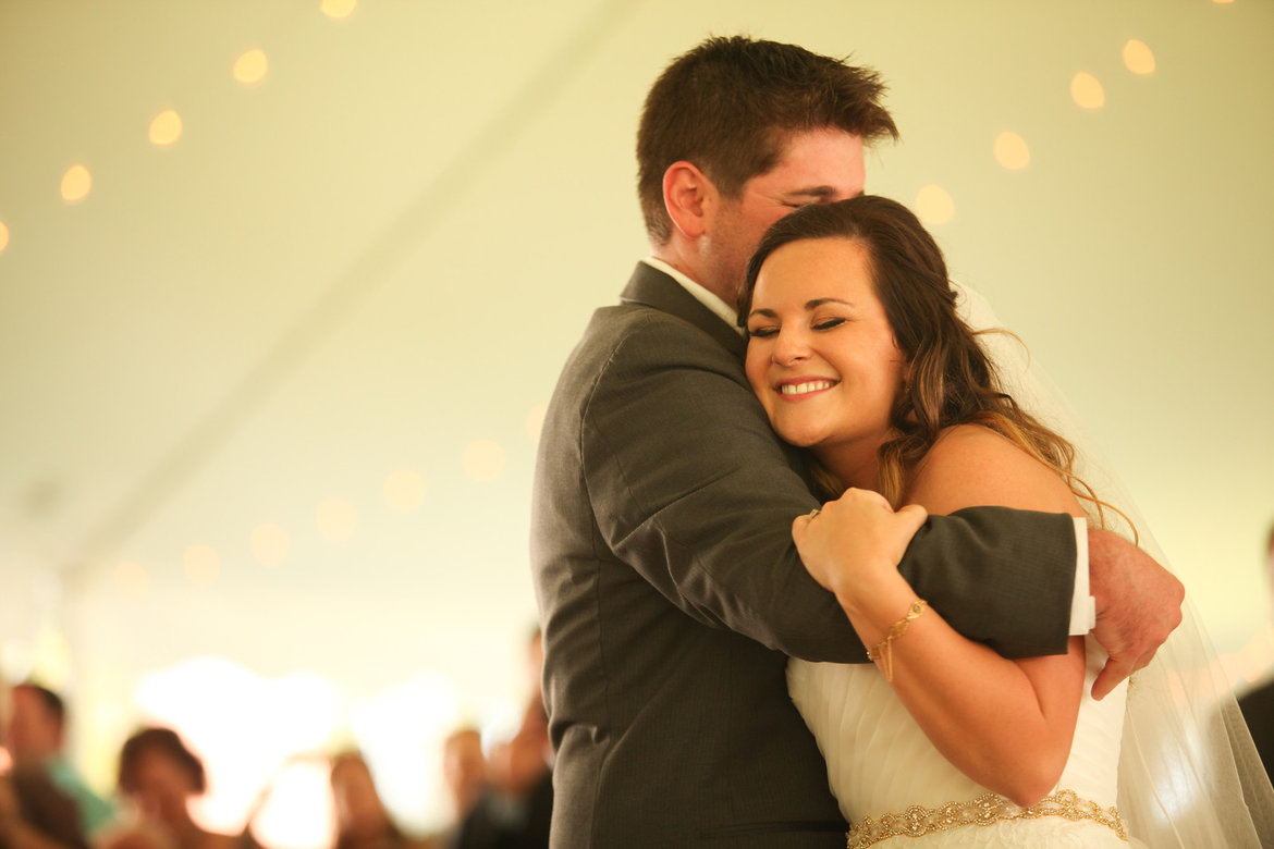 bride groom dancing