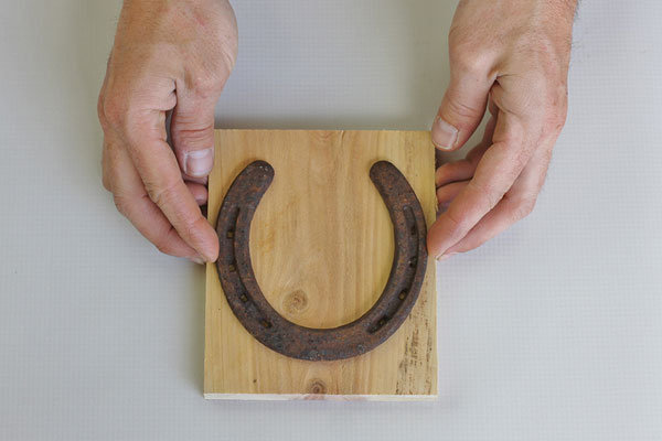 diy lucky horseshoe table numbers