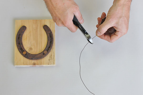 diy lucky horseshoe table numbers