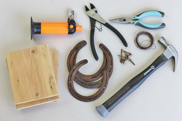 diy lucky horseshoe table numbers