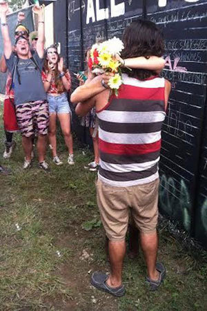 hugs at bonnaroo