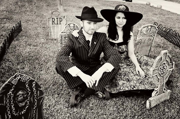 halloween wedding graveyard photos