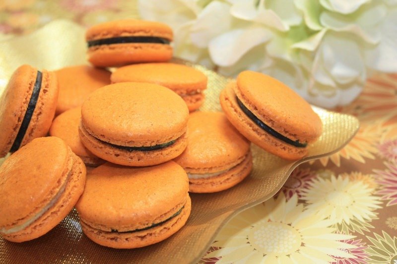 fall wedding macarons