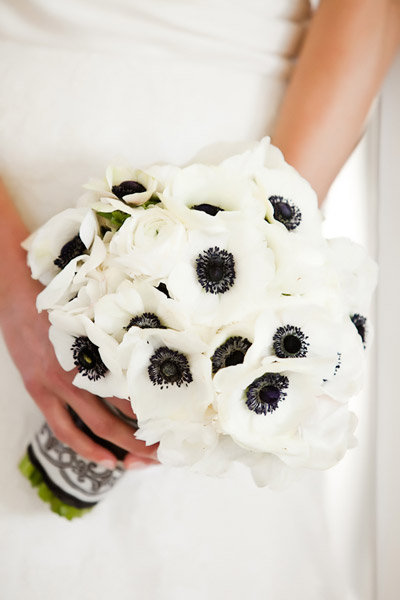 white bridal bouquet