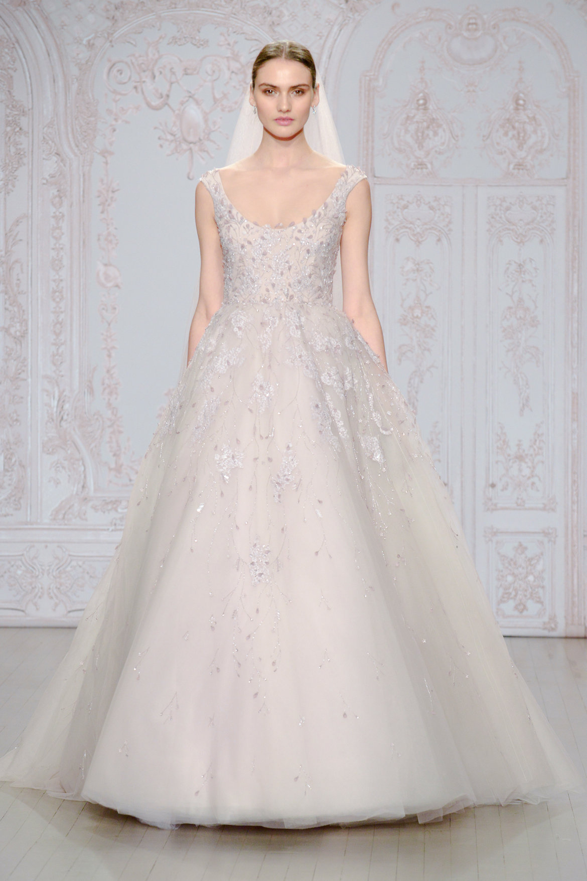 monique lhuillier wedding gown