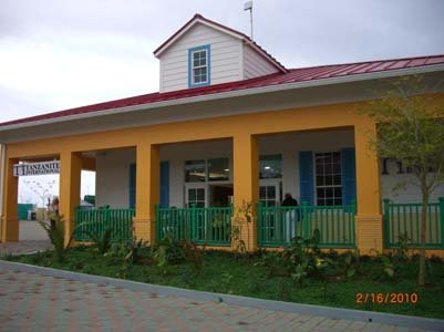 roatan-color-bldg