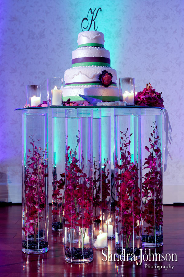 wedding cake table