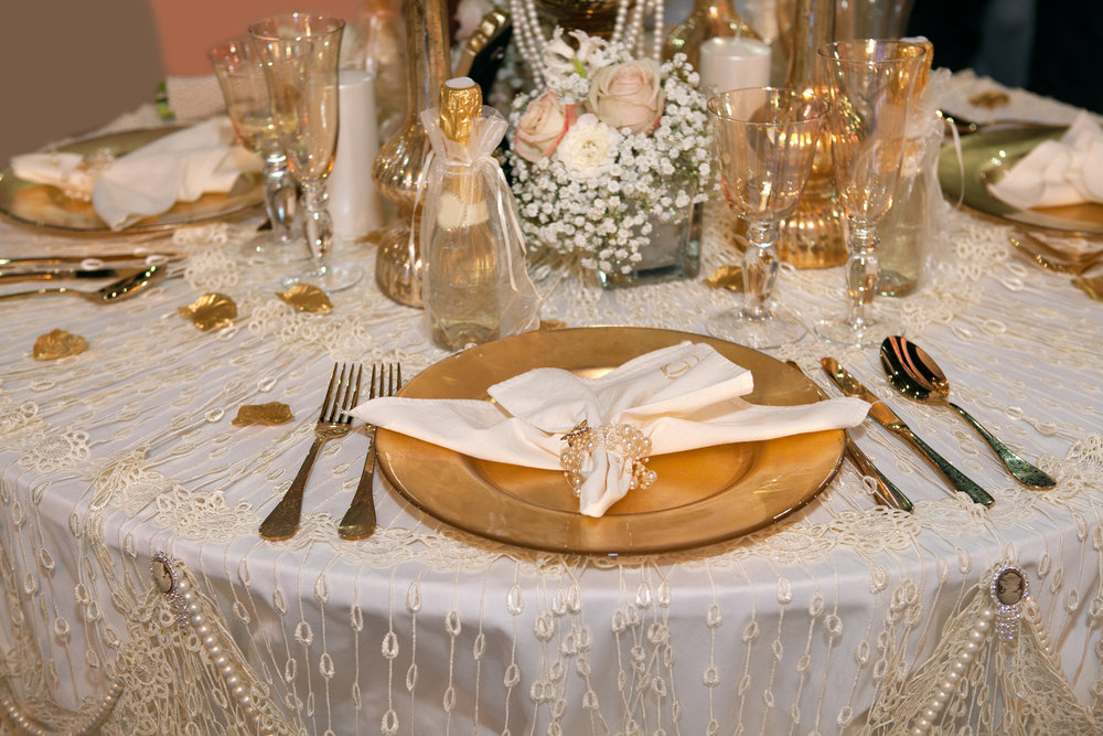 gold wedding decor