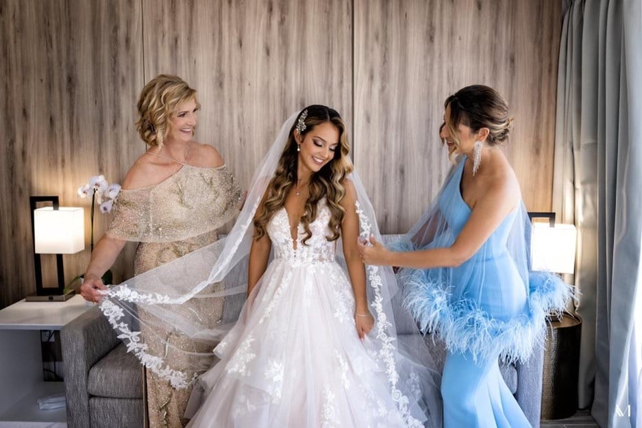 bride with mom