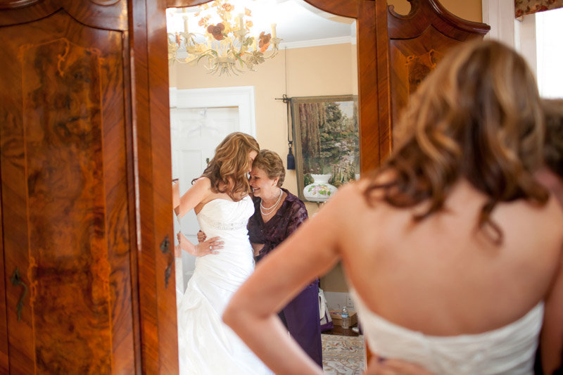 bride with mom