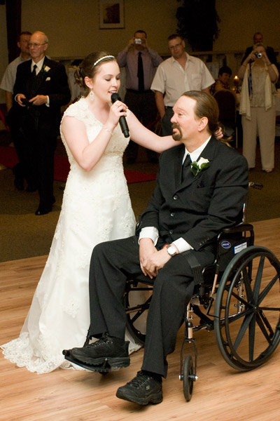 vicky singing to her dad at her wedding