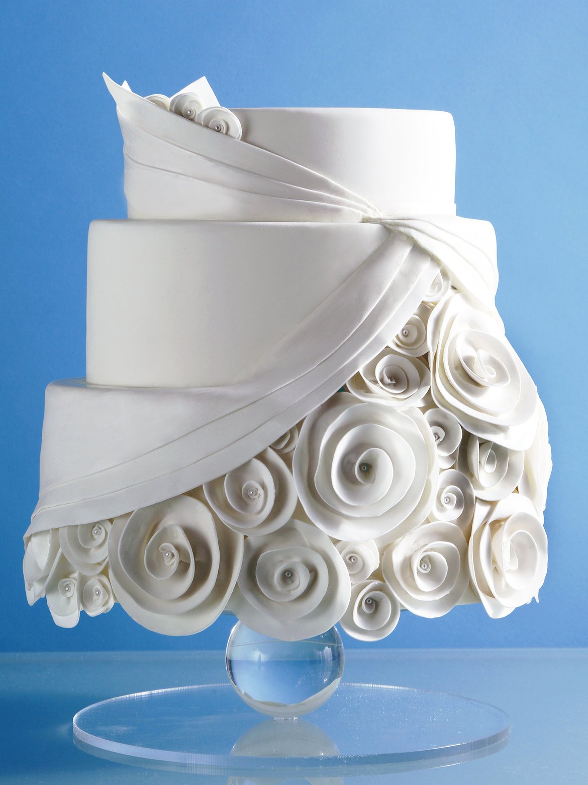 wedding cake with roses