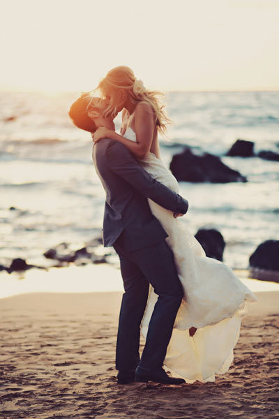 beach wedding kiss