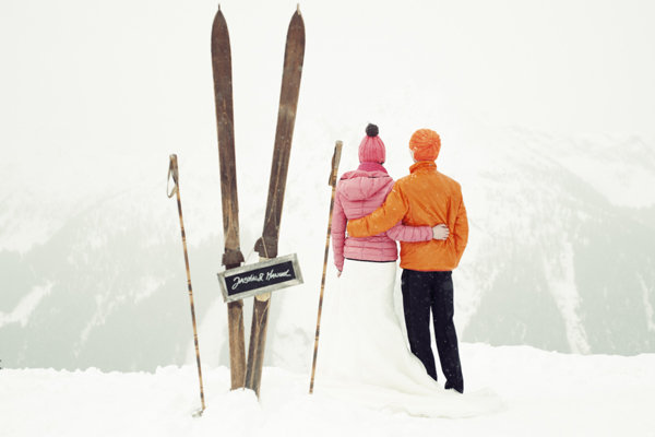 bride and groom skiing